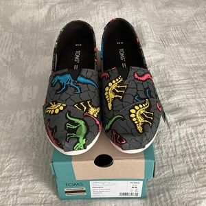 NWT Toms Alpargata Glow in the Dark Dinos sz 6.5